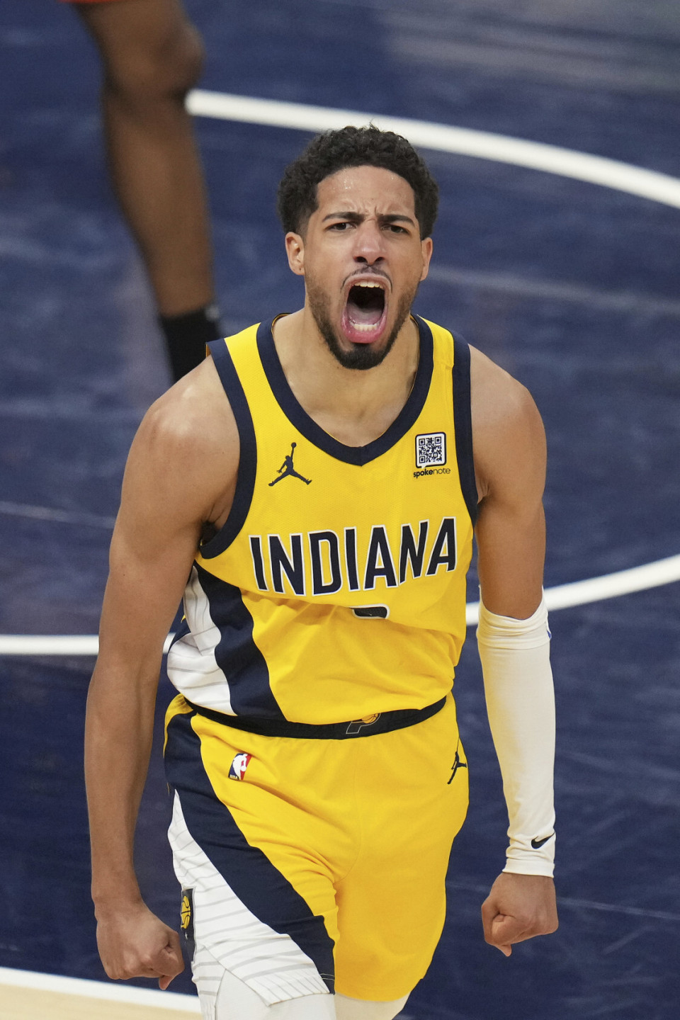 包含关键时刻里尔调整名单：NBA季后赛节点到来；目标明确；资深球员宣示担当的词条