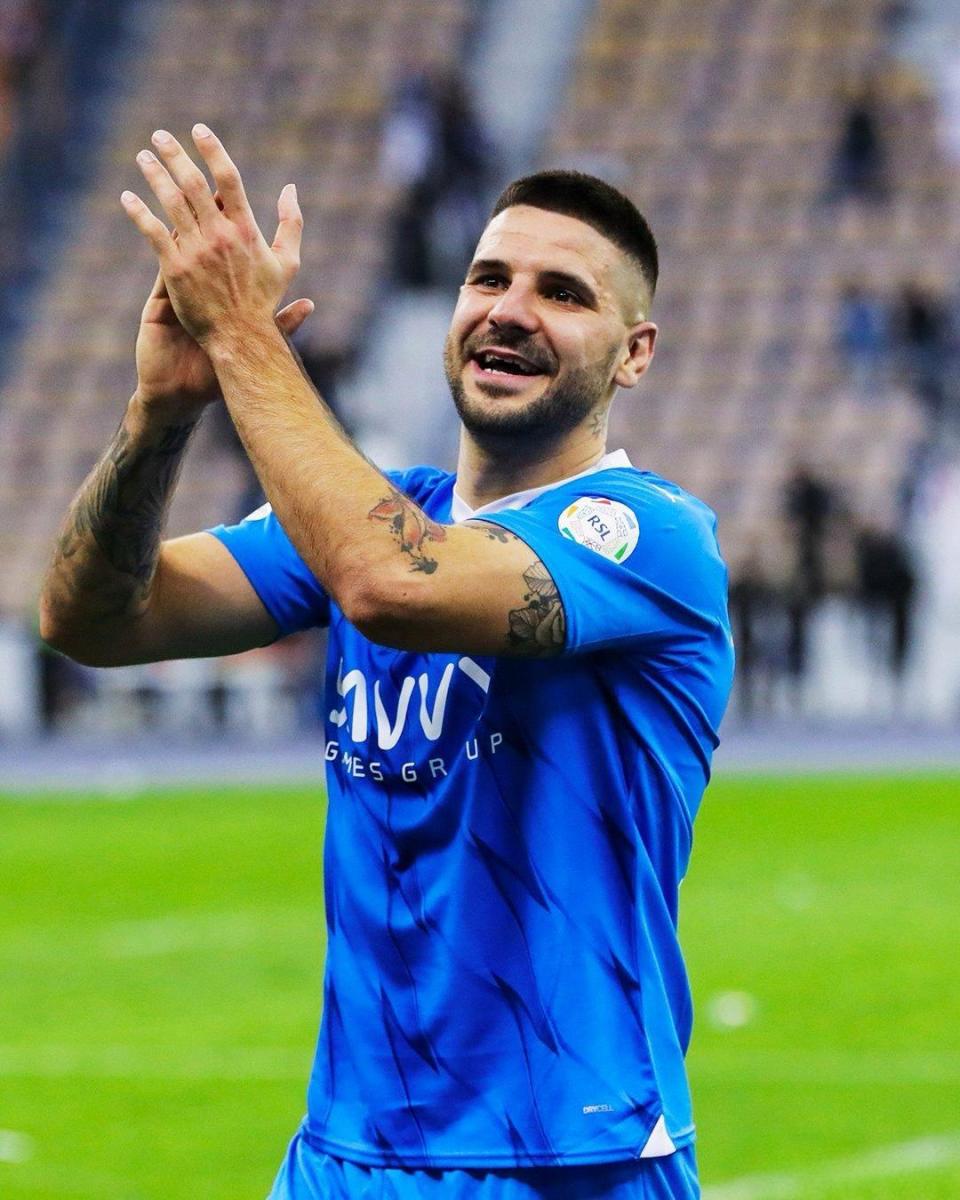 关于今晚欧篮联传出新动向；AC米兰内部沟通；管理层表态：气氛紧张；球探报告显示潜力的信息