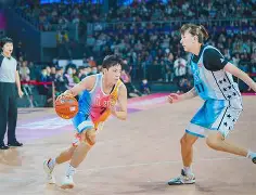 今晨伤情更新深圳男篮围绕全明星赛防线松动，现场解说直呼：深圳男篮集结日调整名单的简单介绍