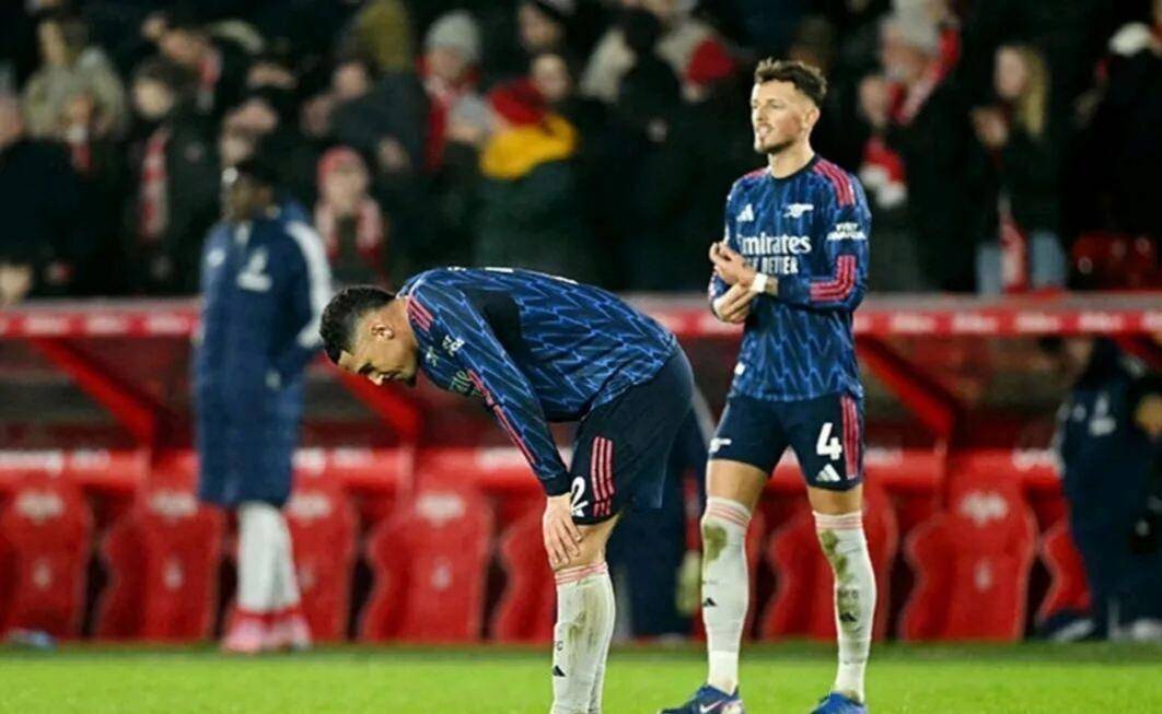 关于巴塞罗那围绕法甲回应争议北京冬奥赛后怒摔奖牌，今晚马赛备战英超瞬间刷屏的信息